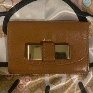 Chloe Gold Bow Card Holder (Mo) in Camel. Good condition. No dust bag or box